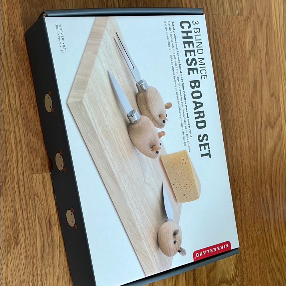 Kikkerland 3 Blind Mice Cheese Board Set with Natural Wood